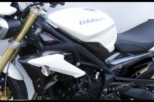 street-triple-8-piece-carbon-fibre-side-panel-set